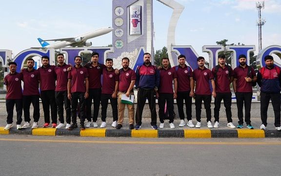 کرېکټ بورډ: د افغانستان الف لوبډله په درې اړخیزه لوبلړۍ کې د ګډون لپاره عمان ته روانه شوه