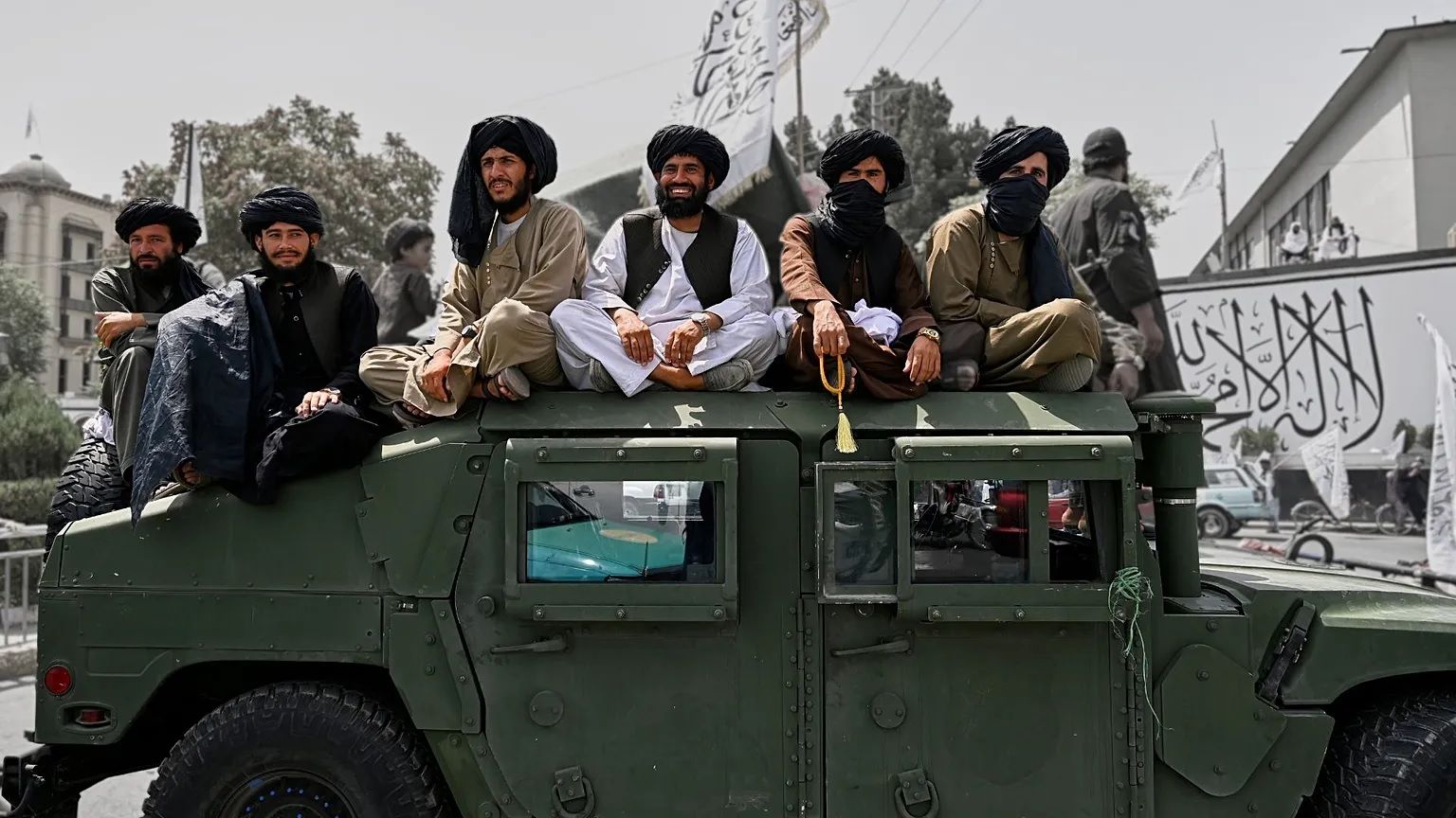 پاکستانۍ ورځپاڼه: افغانستان اوسمهال د ترهګرۍ او نشه يي توکو په مافیايي لوبه کې ښکېل دی