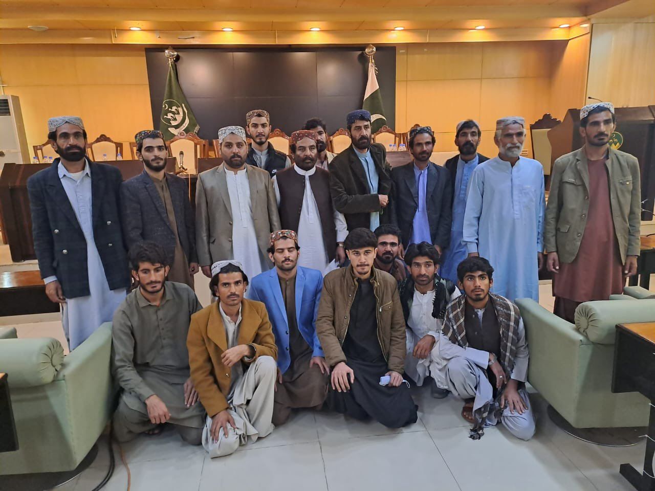 فرمانده گروه شورشی ارتش ملی بلوچ با ۷۰ عضو خود به حکومت پاکستان تسلیم شد