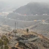 پس از چند ساعت وقفه، درگیری طالبان با مرزبانان پاکستانی در تورخم از سر گرفته شد