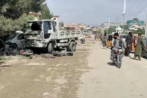 په خوست کې د ټرافیکي پېښې له امله یو کس مړ او شپږ نور ټپیان شوي