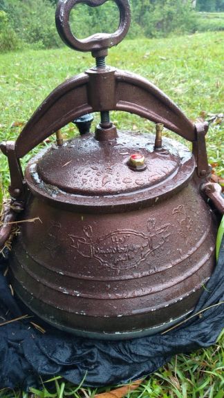 ارتش هند میگوید سه شورشی را همراه با «بمب دستساز دیگ بخار افغانستان» بازداشت کرده است