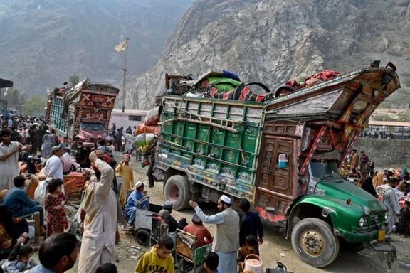 طالبان: تر زرو ډېر افغان کډوال له ایران او پاکستانه په زور او خپله خوښه راستانه شول