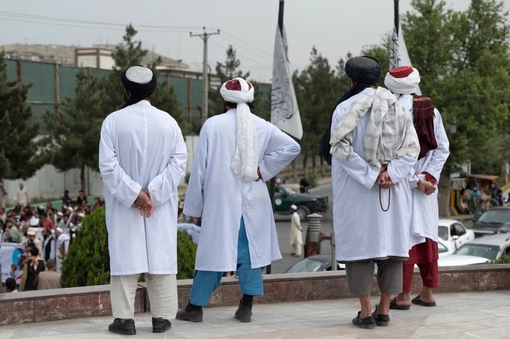 طالبان تعتقل شخصين في قندوز بتهمة الدعاية السلبية على مواقع التواصل