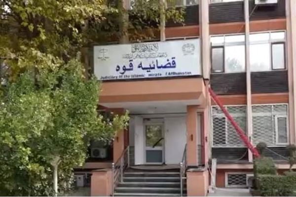 د طالبانو د سترې محکمې مرستیال: د خلکو په عریضو کې د «اصولي اجراتو» کلمه مه کاروئ