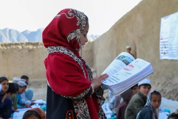 له زدهکړو د زرګونو ماشومانو محرومېدل؛ لوګر کې طالبانو ۱۳۰ محلي ټولګي وتړل