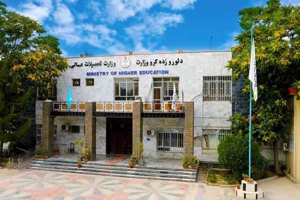 طالبان: د کابل او ځینو ولایتونو په پوهنتونونو کې شاوخوا سل ملي او نړۍوال ژورنالونه جوړ شوي