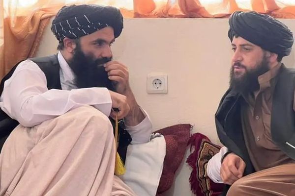 Taliban Leader Meets Three Disgruntled Ministers