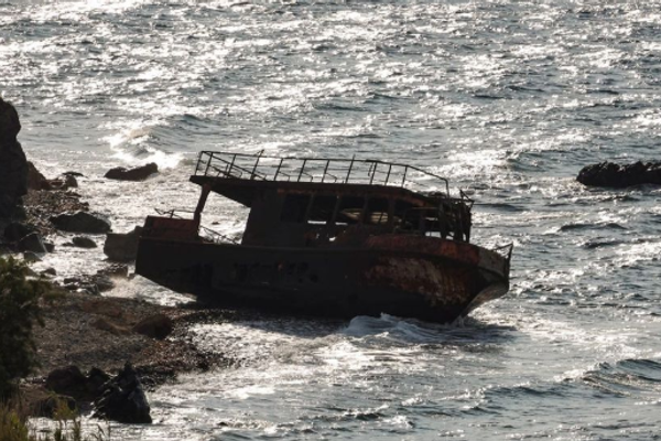 مصرع 15 مهاجراً أفغانياً في اليونان خلال حادث غرق يسلط الضوء على أزمة الهجرة