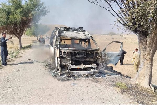 د خیبر پښتونخوا په کرک ولسوالۍ کې پر پوستې او امبولانس برید کې درې تنه وژل شوي