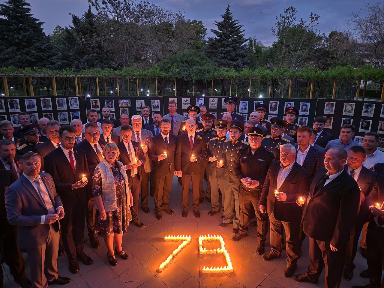 شمع‌افروزی به یاد قربانیان شوروی در جنگ دوم جهانی در سفارت روسیه در کابل