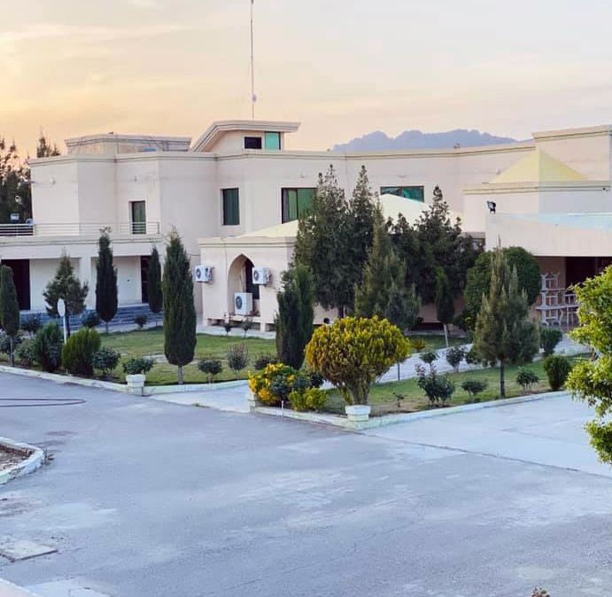 د ملا هبت الله اخوندزاده امنیتي کسانو نوموړي ته د اوسېدو د ځای د بدلولو سپارښتنه کړې ده