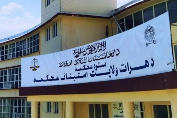 مقتل امرأة داخل محكمة طالبان في هرات أثناء محاكمة علنية