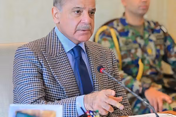 نخستوزیر پاکستان از حوثیها خواست حملات به عربستان را فوراً متوقف کنند