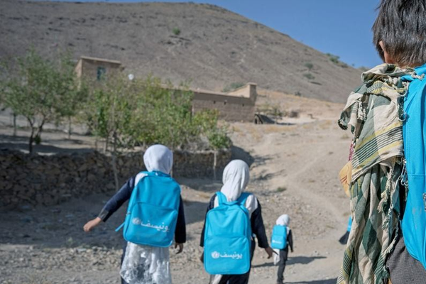 یونیسف: د افغانستان له ۹۰ سلنې ډېر ۱۰ کلن ماشومان ساده متن نه شي لوستلای