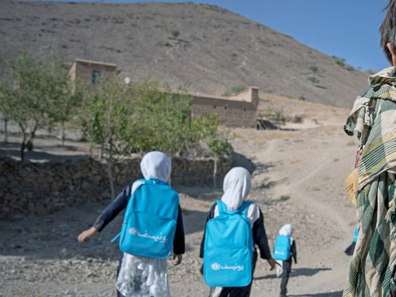 یونیسف: د افغانستان له ۹۰ سلنې ډېر ۱۰ کلن ماشومان ساده متن نه شي لوستلای