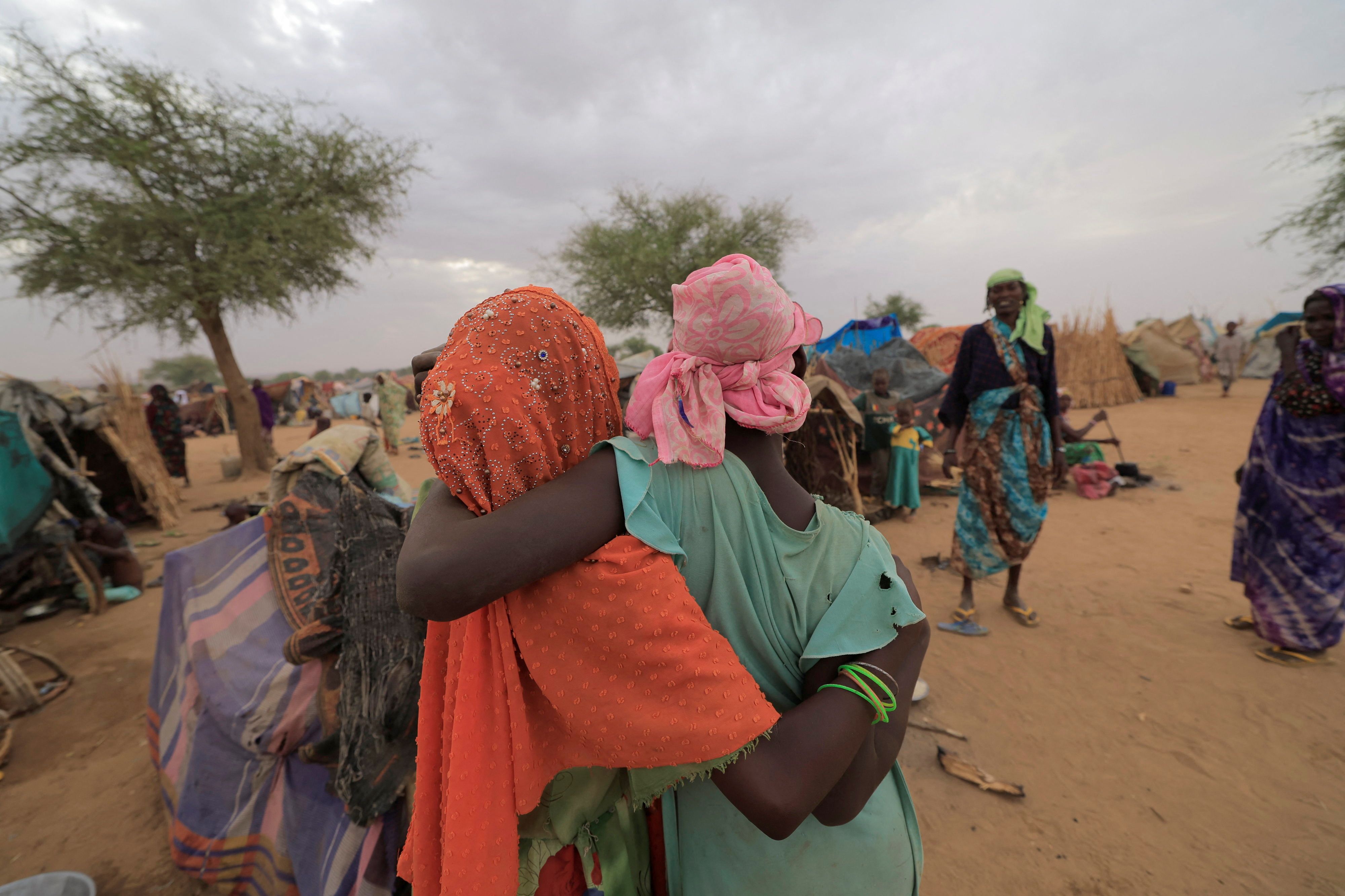 همزمان با آغاز مذاکرات دو طرف درگیر جنگ سودان، درگیری در چند شهر تشدید یافته است