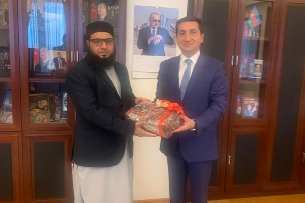 طالبانو له اذري چارواکي سره پر سیاسي، اقتصادي، سوداګریزو او ټرانزیټي همکاریو خبرې کړې دي