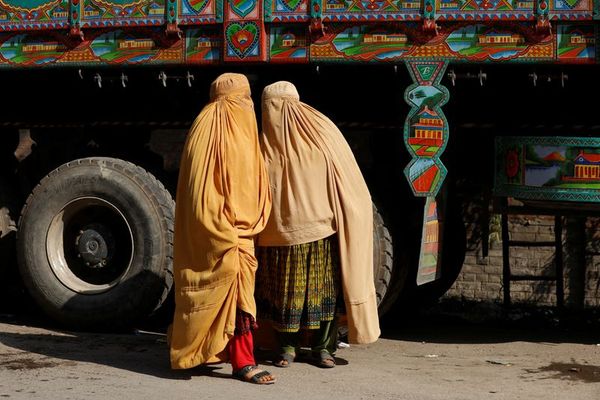 ایران و پاکستان در یک روز نزدیک «به پنج هزار» مهاجر افغان را اخراج کردند
