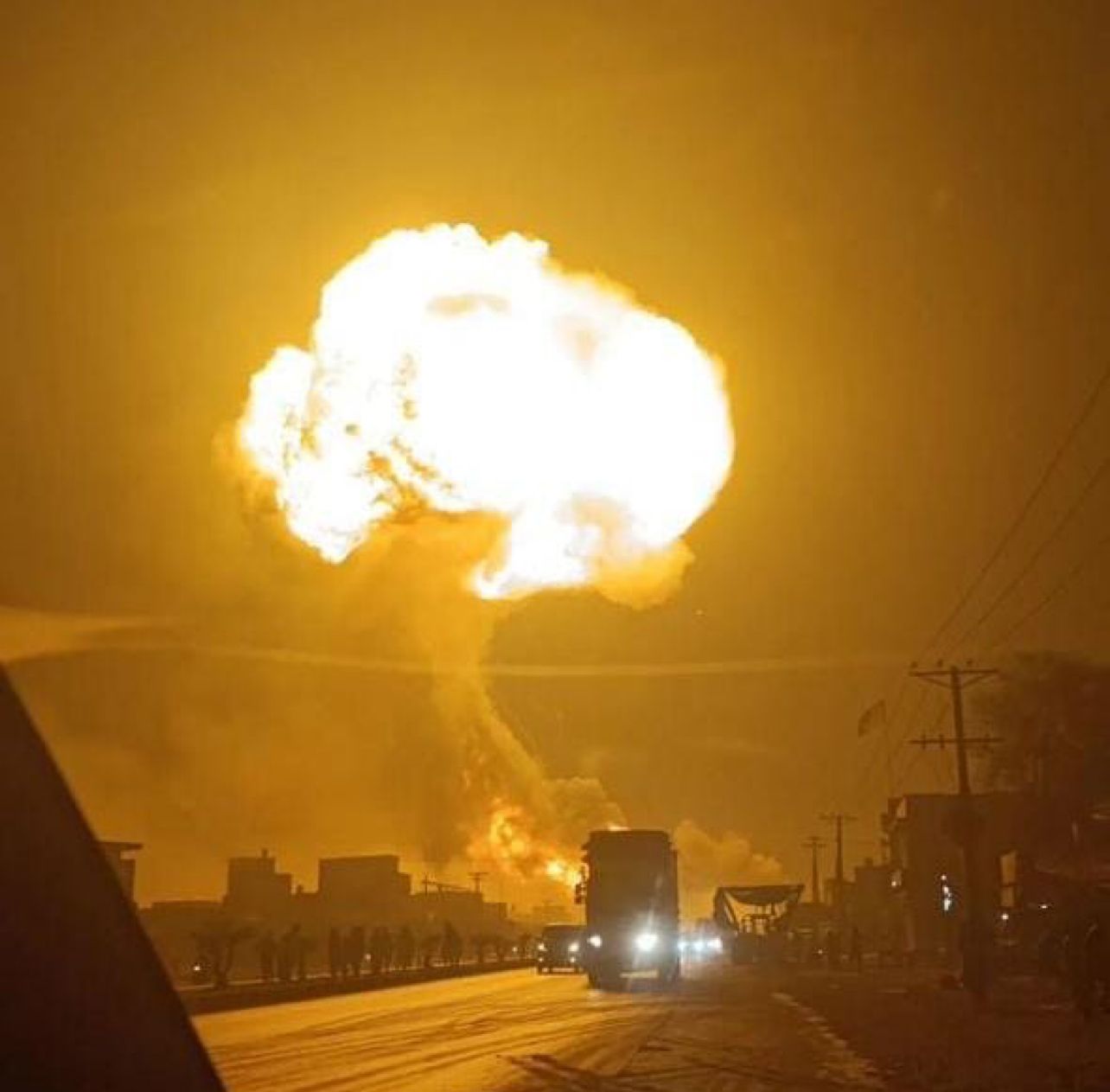 پاکستان کې د ګاز یو ټانکر چاودلی چې له امله یې پنځه تنه مړه او ۲۵ نور ټپیان دي