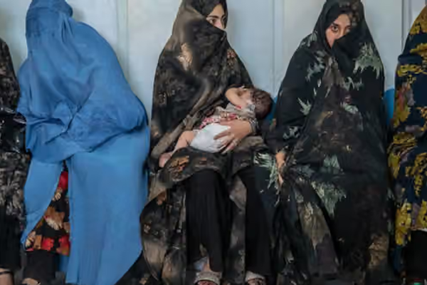 تقرير: خفض المساعدات الأميركية أثر على صحة الأمهات والأطفال في أفغانستان