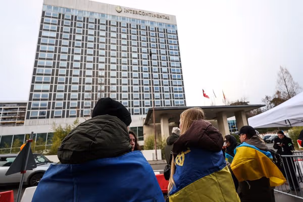 د روسیې او اوکراین د سولې خبرې له دوه ساعته بحثونو وروسته ناڅاپه پای ته ورسېدې