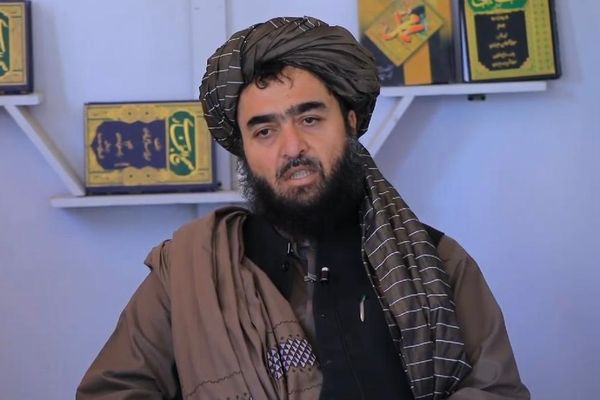 طالبان: ایران باید افغانان په درناوي او تدریجي توګه راستانه کړي