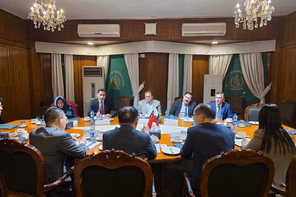 پاکستان و چین درباره تهدیدهای تروریستی از خاک افغانستان گفتوگو کردند