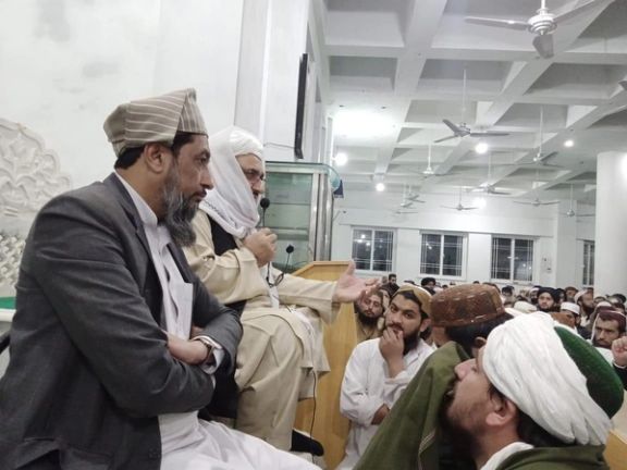 وزیر تحصیلات طالبان به مدرسه حقانی در پاکستان رفت