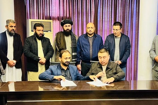 طالبان: د افغانستان او ازبکستان متشبثینو څو سوداګریز قراردادونه لاسلیک کړل