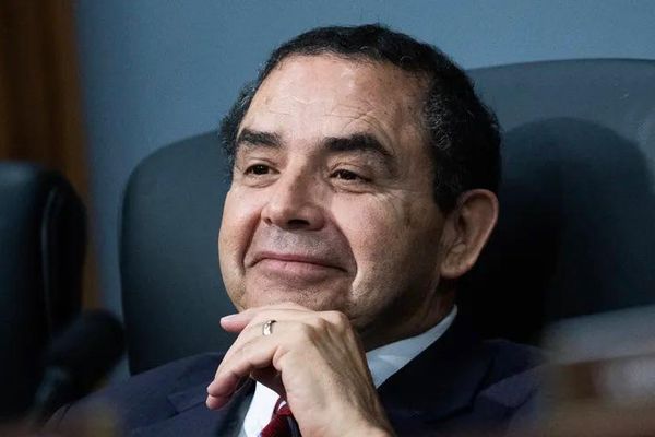 ټرمپ د ډېموکراټ ګوند د استازي په توګه د هینري کویلر پر بیا نوماندۍ نیوکه وکړه