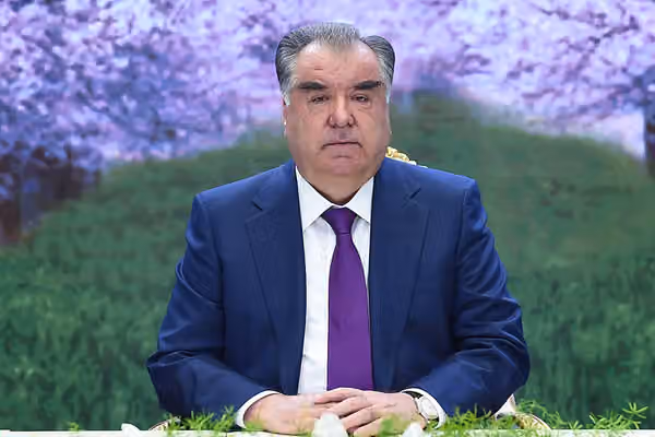 امامعلی رحمان با خانواده زن تاجیکستانی که «در تیراندازی طالبان» کشته شد همدردی کرد