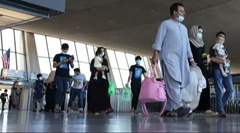 د امریکا د کورني امنیت وزارت: د بایډن ادارې پرمهال د افغانانو ۴۰ سلنه دوسیې نیمګړې وې