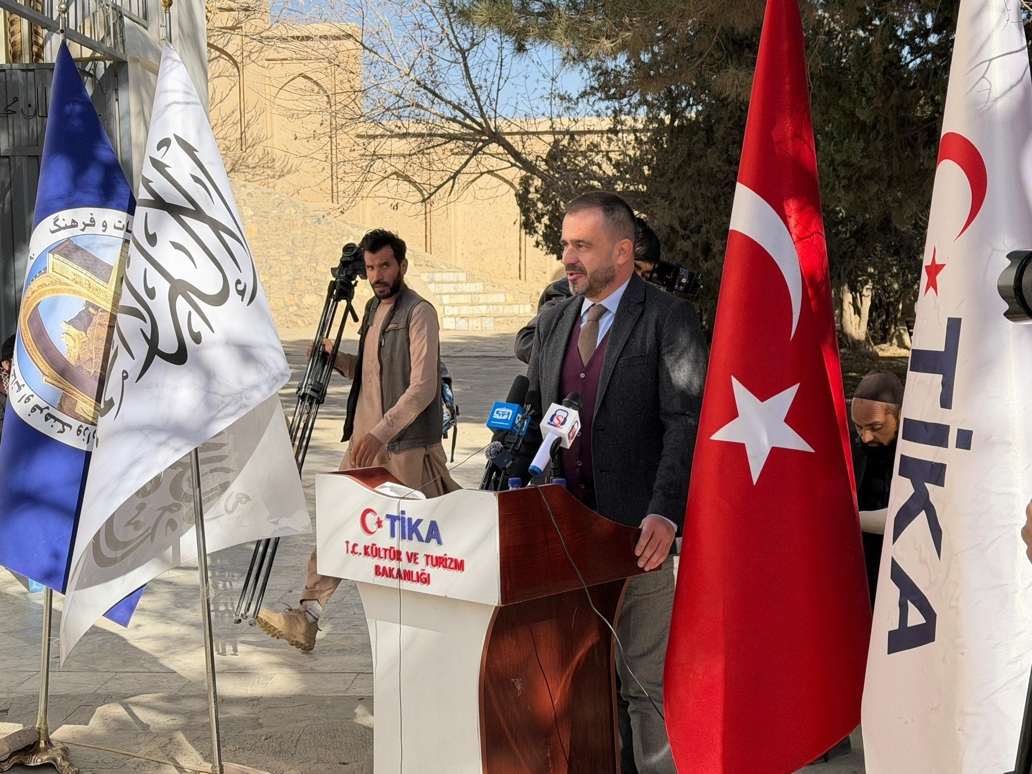 په غزني کې د محمود غزنوي مقبرې د انګړ د بیارغونې چارې بشپړې شوې