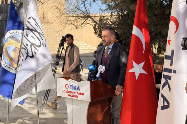 په غزني کې د محمود غزنوي مقبرې د انګړ د بیارغونې چارې بشپړې شوې