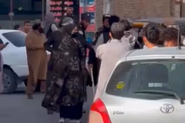 عیني شاهدان: طالبانو په هرات کې لږ تر لږه ۱۰ نورې ښځې نیولې دي