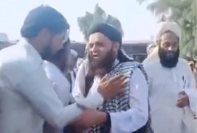 حاجی خان زمان، امیر وقت جماعت تبلیغ افغانستان، در مرکز نظام‌الدین دهلی نو در اسد ۱۴۰۱.
