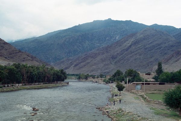 طالبانو کورني او بهرني پانګوال د اوبو په ۱۱ بندونو کې پانګونې ته وبلل