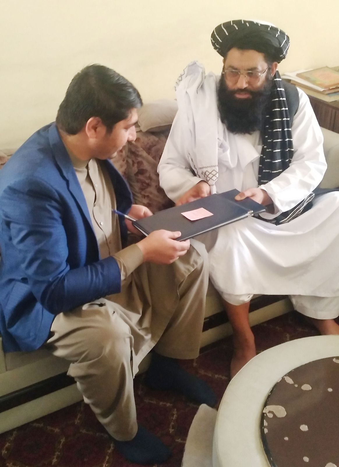 طالبان: کډوالو ته د زده‌کړو او کار په برخه کې د یو مېلیون ډالرو په ارزښت هوکړه‌ لاسلیک شوه