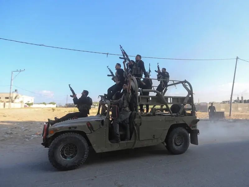 ارتش اسرائیل از آغاز عملیاتی به نام «شمشیرهای آهنین» برای حمله به مواضع حماس خبر داد