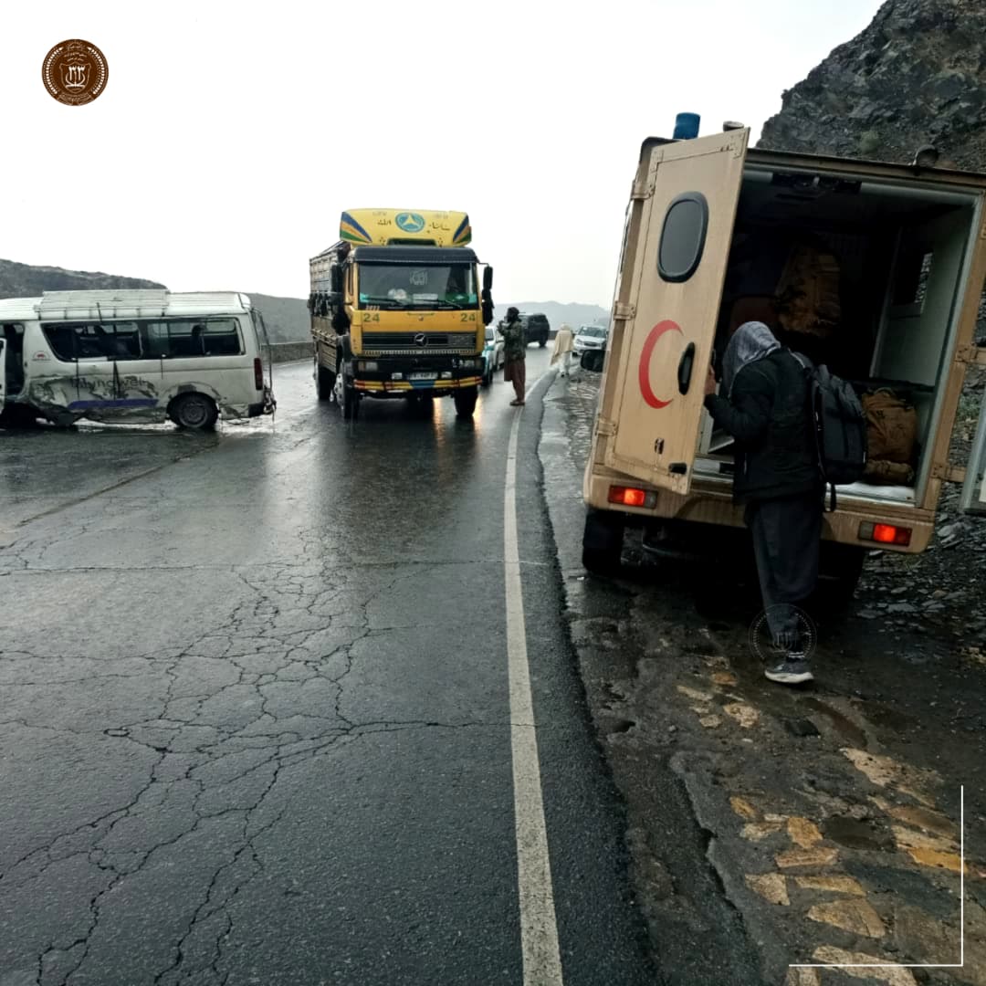 د کابل- جلال‌اباد پر لویه لاره ټرافیکي پېښه کې ۶ کسان ټپیان شول