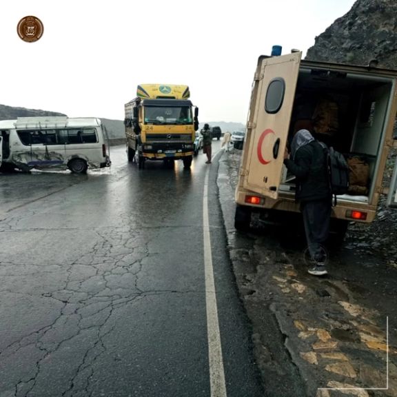 د کابل- جلالاباد پر لویه لاره ټرافیکي پېښه کې ۶ کسان ټپیان شول