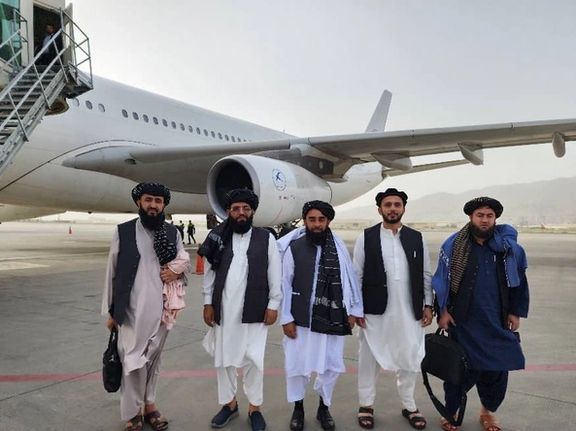 د ذبیح الله مجاهد په مشرۍ طالب پلاوی د دوحې ناسته کې د ګډون لپاره قطر ته روان شو