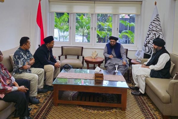 په اندونیزیا کې د طالبانو سفیر د «محمدیه ګوند» له مسوولانو سره کتلي