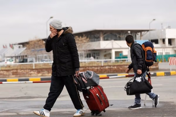 اتحادیه اروپا برای اخراج مهاجران افغان با طالبان کار میکند