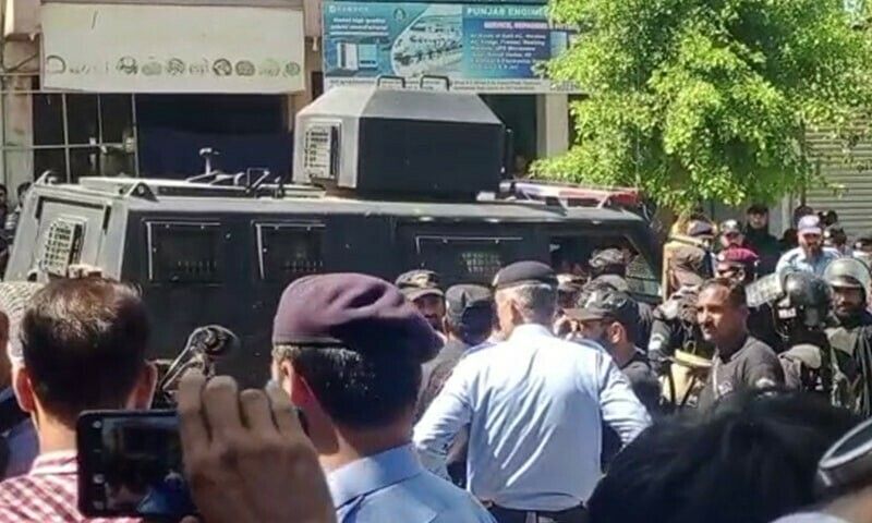 عمران خان، نخست‌وزیر پیشین پاکستان بازداشت شد