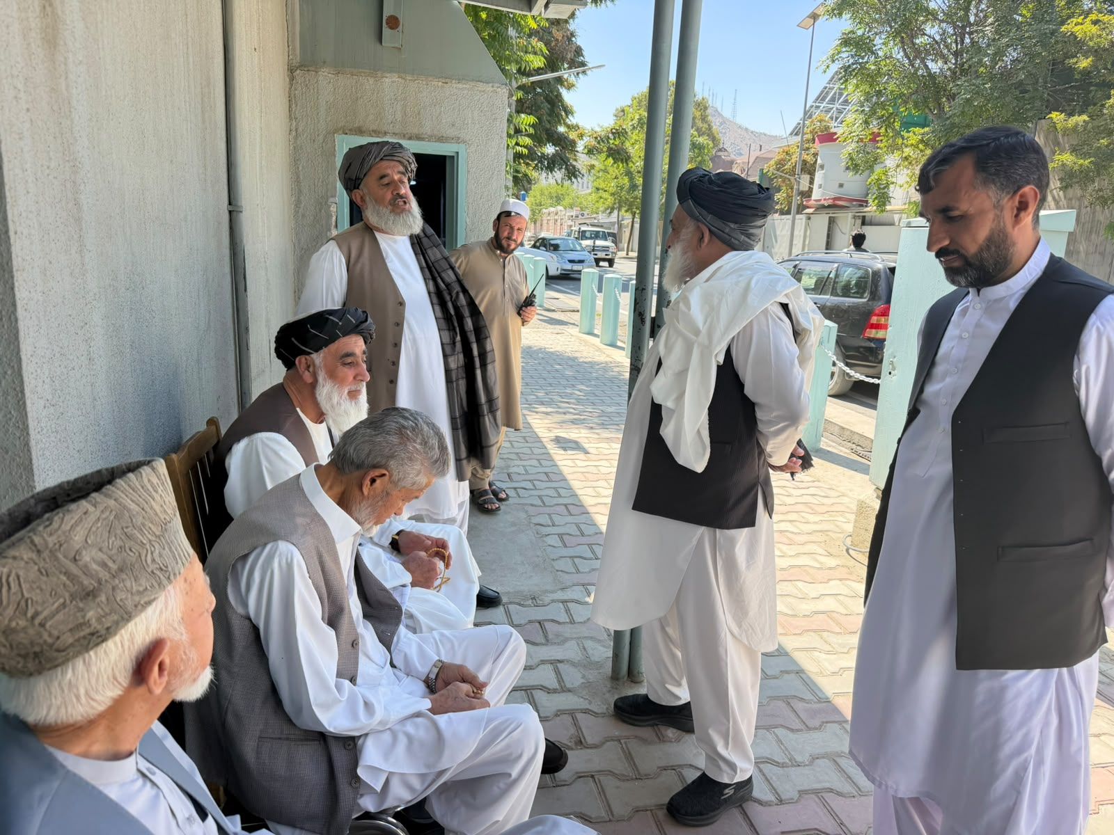 Taliban Forces Raid Karzai’s Home, Disperse Visitors, Say Sources