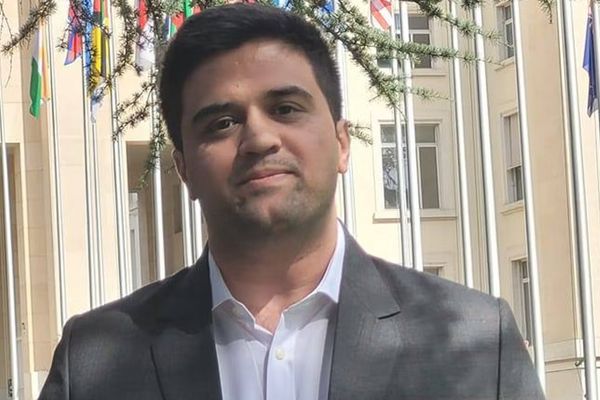 Taliban Critic Stabbed in London, Attackers Flee Scene