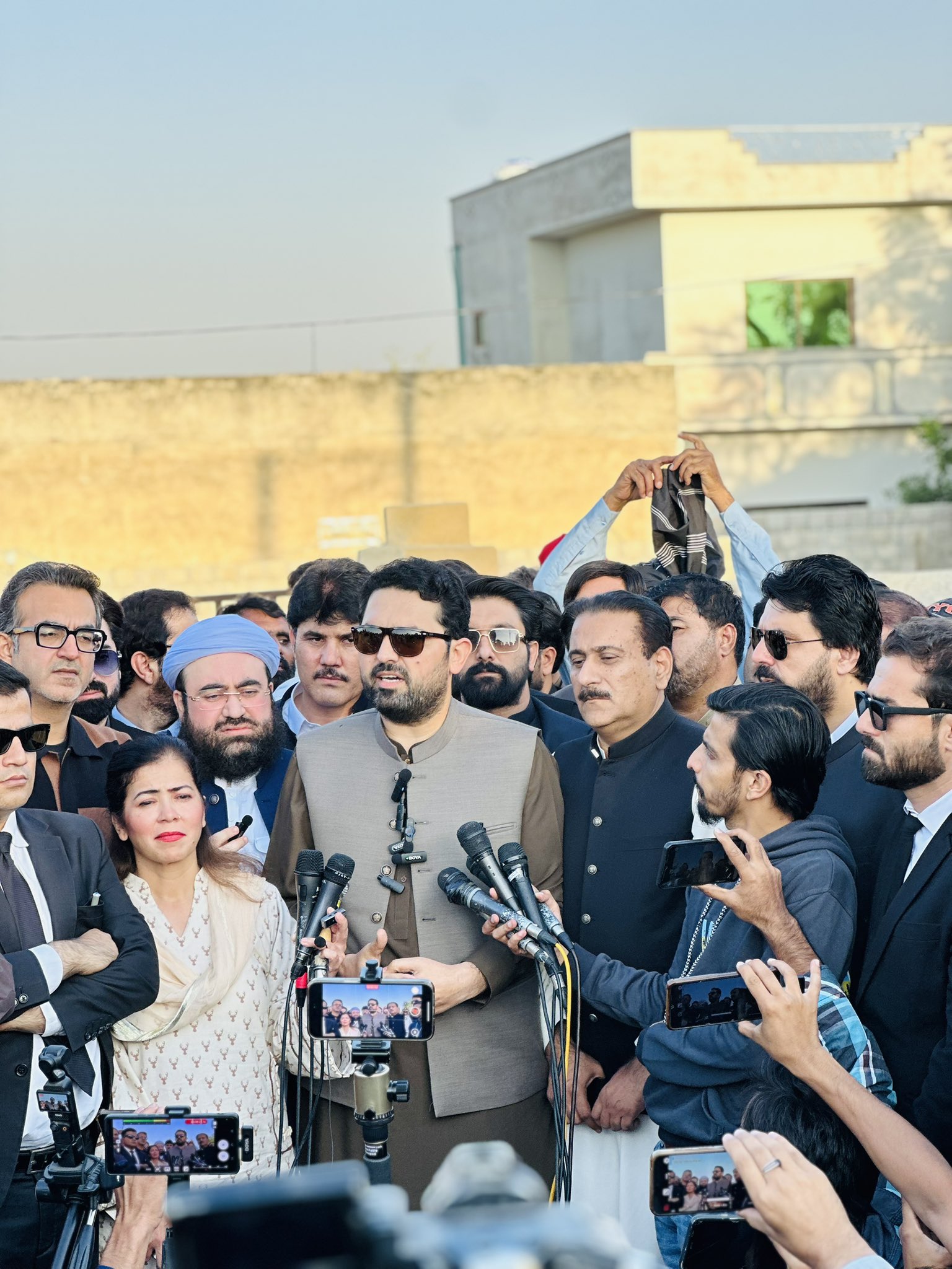 د پښتونخوا اعلی وزیر: قبایلي سیمو کې د پوځي عملیاتو په نوم ناسمې پالیسۍ راته د منلو وړ ندي