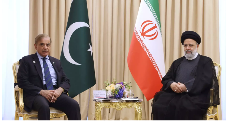 پس از حمله ایران به اسرائیل، ابراهیم رئیسی در نخستین سفر خارجی خود به پاکستان می‌رود